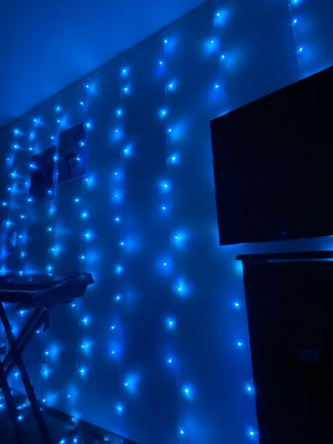 Color Changing Fairy Lights, Changing Curtain, Blue Fairy Lights, Wall Of Light, Wall String Lights, Simple Curtains, College Room, Birthday Stuff, Led Fairy Lights