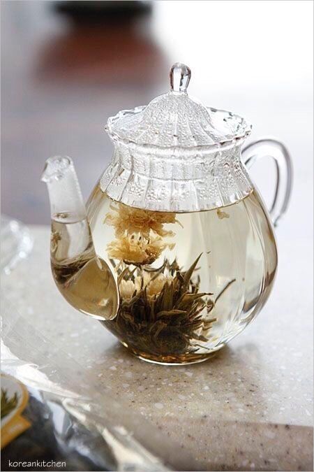 A Girl Inspired Glass Tea Pot, Blooming Tea, Pinterest Contest, Spring Tea, Pics Inspo, Tea Bar, Glass Teapot, Tea Benefits, Tea Art