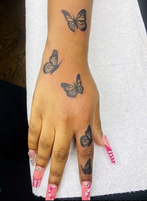 Butterfly Hand Tattoo, Hand Tattoos For Girls, Hand And Finger Tattoos, Cute Hand Tattoos, Pretty Hand Tattoos, Butterfly Tattoos For Women, Tattoos For Black Skin, Hand Tattoos For Women, Pretty Tattoos For Women