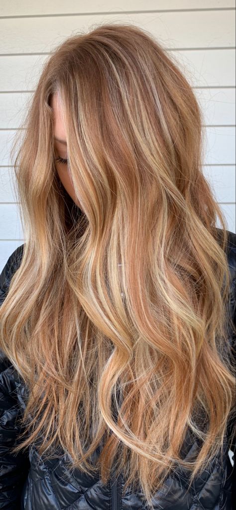 Red Hair With Strawberry Blonde Balayage, Red To Blonde Process, Honey Blonde Ginger Balayage, Caramel Blonde Hair With Lowlights, Faded Strawberry Blonde Hair, Strawberry Blonde Hair On Brown Hair, Strawberry Blonde Hair Grown Out, Bronze Strawberry Blonde, Blonde Balayage With Strawberry Blonde