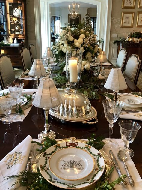 A Magical Christmas Affair: Celebrating with The Enchanted Home - The Glam Pad Blue And White Decorations, Christmas Dining Room Decor, Christmas Dinner Table Settings, New York Long Island, Island Christmas, Christmas Dining Room, Christmas Table Setting, Christmas Dining Table, Tafel Decor