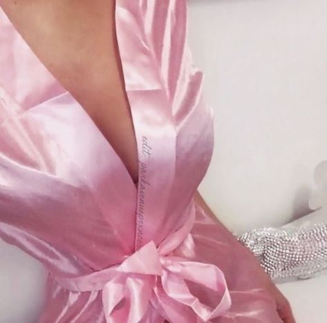 Silk Robe Aesthetic, Girly Sleepover, Silk Aesthetic, Pink Silk Robe, Sleepy Princess, Robe Silk, Me Up, Pink Lifestyle, Pink Aura