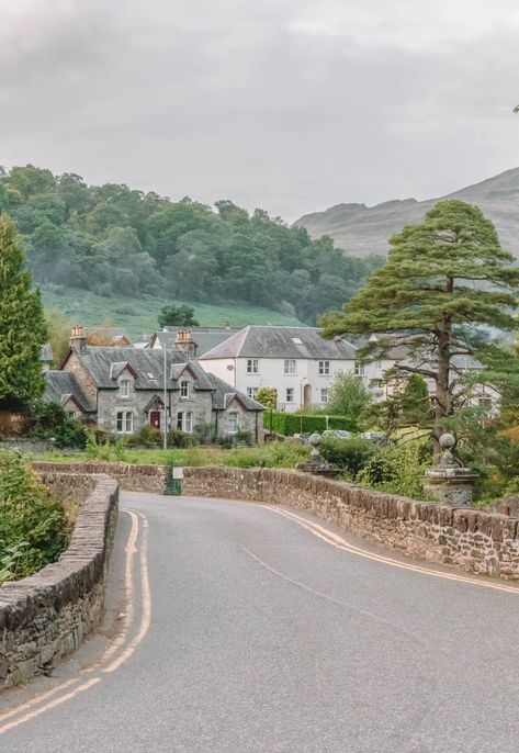 Scottish Highland Cottage, Scottish House Cottages, Scotland Cottage Aesthetic, Scottish Highlands Cottage, The Highlands Scotland, Scottish Cottage Aesthetic, Scottish Culture Aesthetic, Scottish Countryside Aesthetic, Scotland Aesthetic Highland