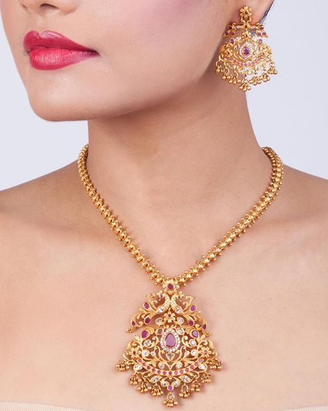 Simple Diamond Pendants Designs, Gold Pendent Set Indian, Gold Pendant Jewelry Indian, Antique Pendant Set, Tropical Forests, Gold Jewelry Simple Necklace, Gold Chain Design, Gold Necklace Indian Bridal Jewelry, Gold Pendant Jewelry