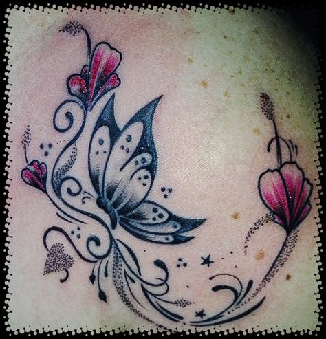 Butterfly Heart Tattoo, Lace Butterfly Tattoo, Borboleta Tattoo, Lace Butterfly, Tattoo Zeichnungen, Dragon Flies, Dope Tattoos For Women, Butterfly Heart, Tattoo Women