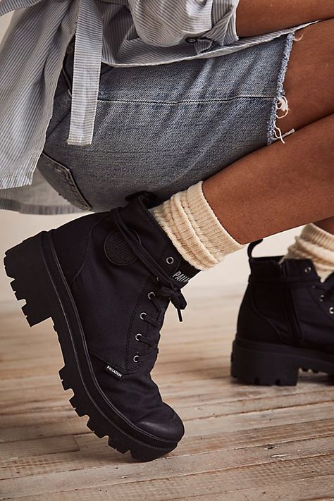 Women's Black Ankle Boots, Womens Chunky Boots, Combat Boot With Dress, Palladium Shoes Outfit Woman, Palladium Boots Outfit, Lace Up Boots Outfit, Black Boots Aesthetic, Combat Boots Socks, Palladium Sneakers