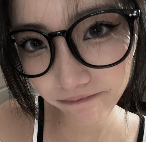 Ulzzang Glasses, Asian Glasses, Glasses For Round Faces, Instagram Graphics, Stylish Eyeglasses, Cute Glasses, Fashion Eye Glasses, Square Glasses, Eyeglasses For Women