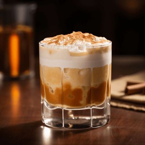 The Bourbon Cream is a rich, creamy, and sweet cocktail. The bourbon gives it a strong, robust flavor, while the cream and sugar add a smooth, velvety sweetness. It has a hint of vanilla and caramel, making it a decadent treat. Bourbon Cream Recipes, Bourbon Cream Drinks, Bourbon Cream Cocktail, Bourbon Drinks Recipes, Whiskey Drinks Recipes, Sweet Cocktail, Yummy Cocktails, Bourbon Cream, Bourbon Recipes