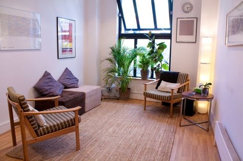 Looks like a really nice feel to this room, perfect for Coaching or Hypnotherapy Therapy Session Aesthetic Room, Relax Room Office, Hypnotherapy Room, Psychologist Room, Therapy Room Design, Hypnotherapy Office, Counselling Room Design, Therapy Office Design, Therapist Room