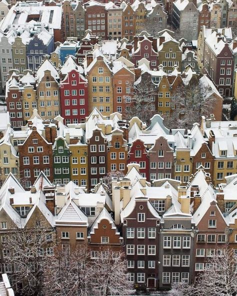 Gdańsk, Poland 📷 ✨ by Martyna Damska @martidamska [IG] via: https://bit.ly/3G8npJK Dream Escape, Snow Time, Gdansk Poland, Amsterdam Holland, Amsterdam Travel, Tree Quilt, Gdansk, Winter Aesthetic, Lost & Found