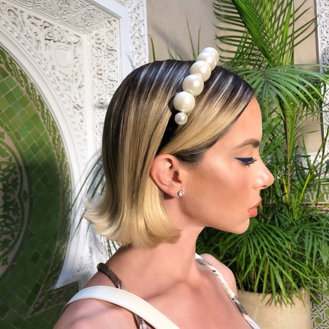 sleek 60’s flipped out bob on Sira Pevida styled by Justine Marjan using a Roxy Jacenko pearl headband Brushed Out Curls, Short Brown Hair, Long Bob Haircuts, Ombré Hair, Short Straight Hair, Best Short Haircuts, Short Wedding Hair, Short Blonde, Pearl Headband