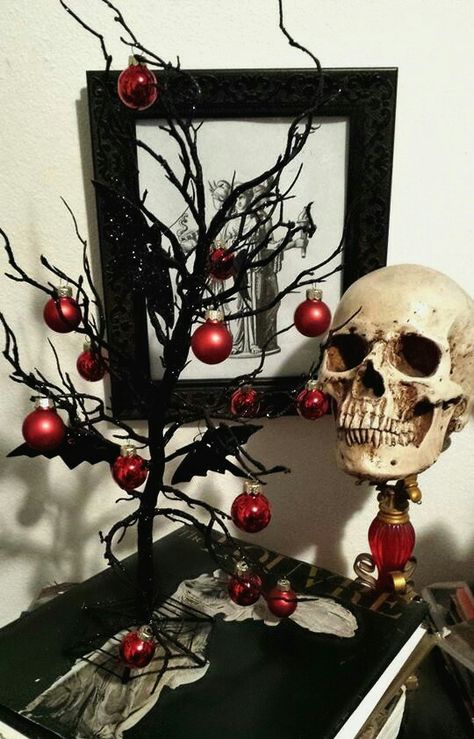 Navidad Dark, Krampus Party, Goth Xmas, Gothic Xmas, Merry Chrysler, Black Christmas Decorations, Goth Stuff, Goth Christmas, Scary Christmas