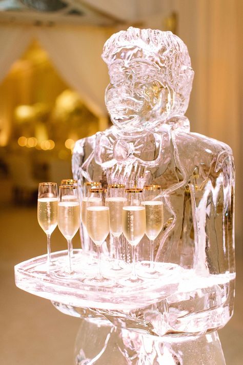 real wedding photo at four seasons los angeles at beverly hills ice sculpture butler with champagne flutes on ice tray Champagne Ice Sculpture, Ice Sculptures Wedding, Event Food Stations, Wedding Ice Sculpture, Ice Sculpture Wedding, Wedding Sculpture, Wedding Ambiance, Dream Wedding Reception, Blue White Weddings