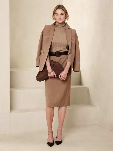 15 Elegant Fall Outfit Ideas for Women Over 50 in 2023 - thepinkgoose.com Pencil Skirt Outfits Classy, Business Skirt, Timeless Outfits, Pencil Skirt Outfits, Women Short Skirt, Attire Women, Elegant Fall, Wool Pencil Skirt, The Sheep