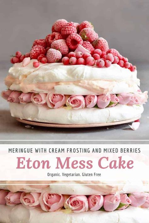 Chambord Recipes, Pavlova Toppings, Pavlova Dessert, Cake With Berries, Pavlova Cake, Meringue Desserts, Organic Cake, Berries And Cream, Meringue Cake