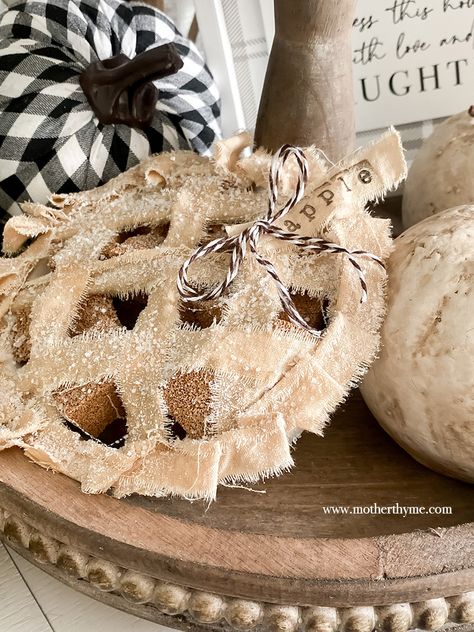 Fall Tried Tray, Pie Ornaments Diy, Fake Pies How To Make, Faux Pies Diy, Apple Decor Diy, Faux Baked Goods Diy, Diy Faux Food, Faux Apple Pie, Rustic Crafts Diy