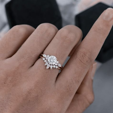 Dainty Engagement Rings Round, Wedding Ring Sets Circle Diamond, Layered Engagement And Wedding Rings, Round Engagement Ring With Tiara Band, Engagement Rings Hippie, Pretty Simple Wedding Rings, Circle White Gold Engagement Rings, Round Engagement Ring With Curved Wedding Band, Wedding Rings Flower Shaped