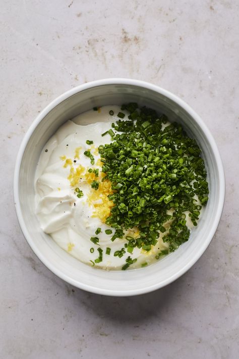 Sour Cream Dip For Potatoes, Dip For Smashed Potatoes, Sour Cream And Chive Dip, Sour Cream Chive Dip, Sour Cream Dipping Sauce, Potatoes With Sour Cream, Chive Dip, Sour Cream Potatoes, Spicy Ketchup