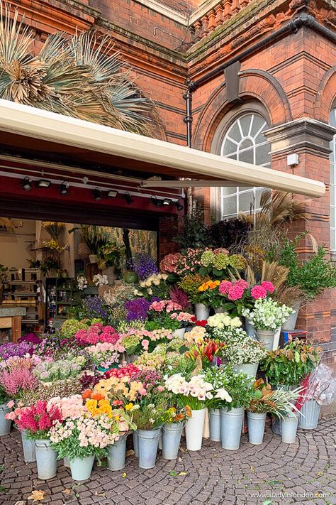 flower shop in London Flower Shop In London, London Shopping Street, London Flower Shop, London In Spring, 22 Bday, Brunch London, Best Places In London, Street Flowers, London Shops