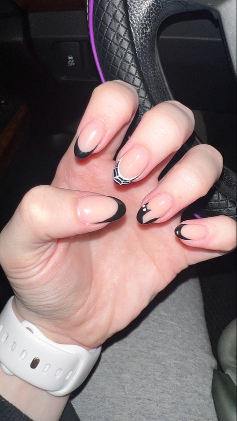 black cat, spider web, french tip nails. sophisticated halloween nails Cat French Tip Nails, Web French Tip Nails, Spider Web French Tip Nails, Spider Web French Tip, Nails Sophisticated, Sophisticated Halloween, Cat Spider, Black French Tips, Tip Nails