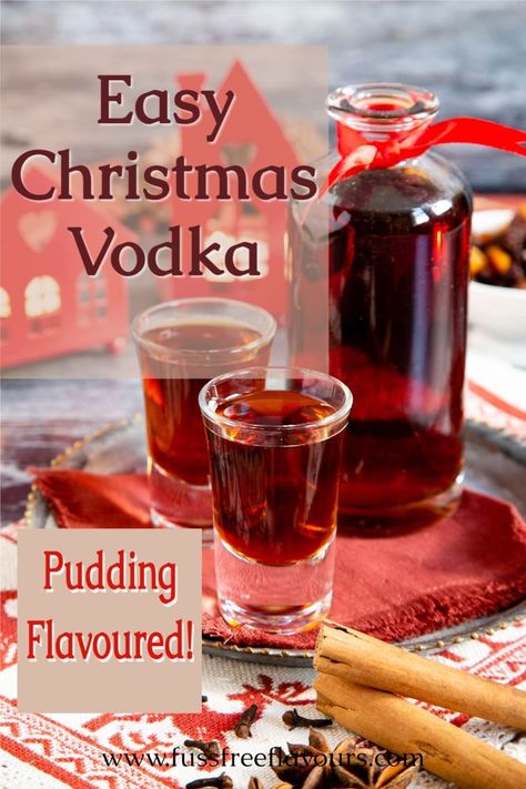 Glass of Christmas Vodka Flavored Vodka Cocktails, Christmas Cocktails Vodka, Christmas Vodka, Homemade Vodka, Homemade Liqueur Recipes, Vegetarian Christmas Recipes, Cocktails Christmas, Cocktails Vodka, Flavored Alcohol