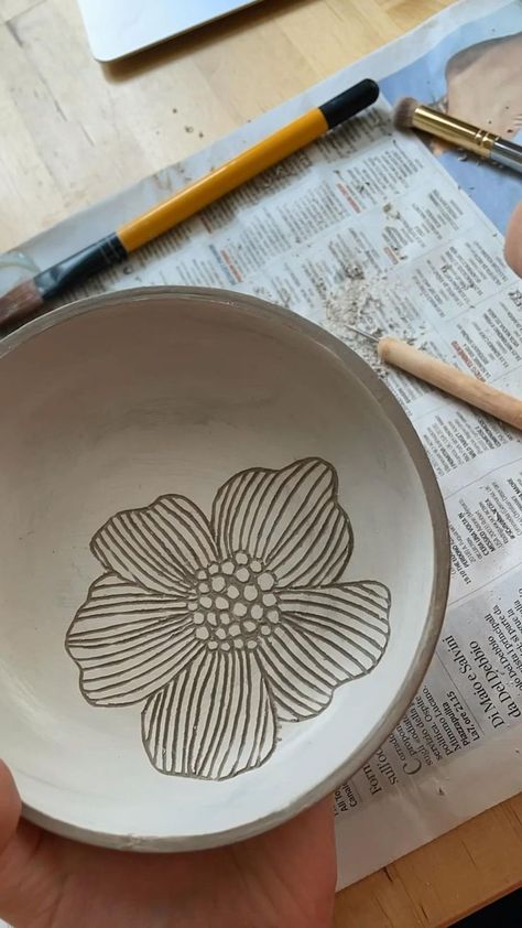 Working on a new bowl design, floral pottery, sgraffito ceramics art | Slab pottery, Pottery plates, Ceramic pottery Sgraffito Ceramics, Pottery Sgraffito, Floral Pottery, Beginner Pottery, Ceramics Art, Cerámica Ideas, Pottery Handbuilding, Keramik Design, Slab Pottery