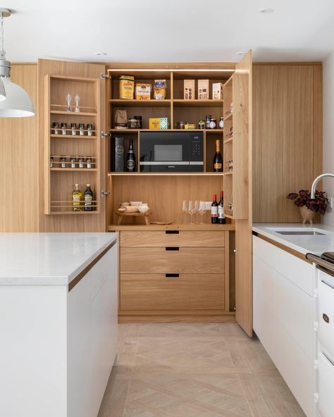 / Bespoke - A specially pressed quarter cut oak veneer handleless kitchen with a clear lacquered finish. The perfectly proportioned larder cabinet includes solid oak door mounted spice racks and integrated microwave. #bespokelardercabinet #handlelesskitchen #oakveneer #bespokekitchen #luxurykitchen #bespokejoinery #kitcheninteriors #kitchenexperts #langstaffellis #bespokeinteriors #luxuryinteriors #bespokefurniture #britishdesign Floor To Ceiling Kitchen Cabinets, To Ceiling Cabinets, High End Kitchen Cabinets, Integrated Microwave, Eichler Kitchen, Ceiling Cabinets, Floor To Ceiling Cabinets, Solid Oak Doors, Oak Door