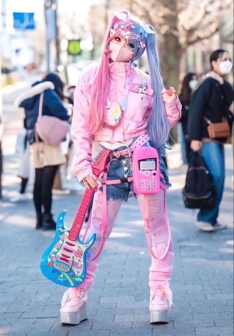 Decora Fashion Art, Japanese Pastel Fashion, Pastel Pop Outfit, Harajuku Fashion Kawaii Street Styles, Cyberpop Aesthetic Outfit, Harajuku Poses, Decora Japanese Fashion, Pastel Cyberpunk Fashion, Harajuku Outfits Aesthetic