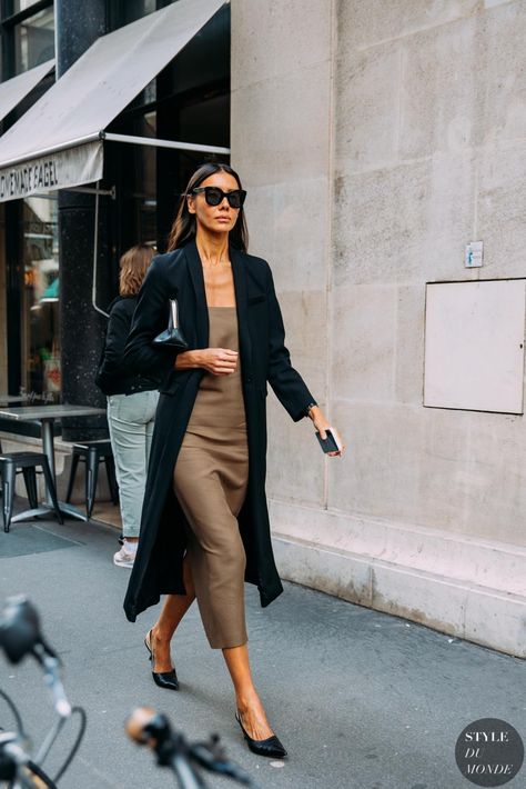 Julie Pelipas, 2023 Street Style, Pencil Skirt Outfits, Mode Casual, Street Style Paris, Paris Street Style, Mode Inspo, Looks Chic, Fashion Week Street Style