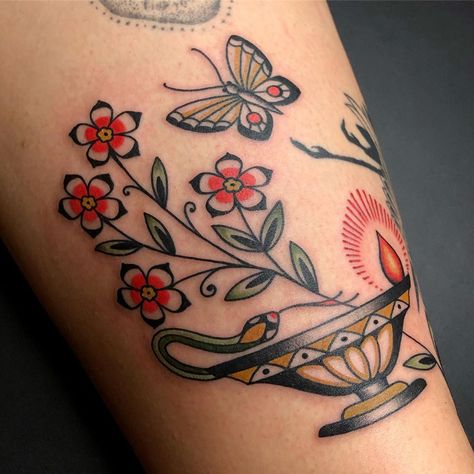 Flower Tats, Flower Tat, Funky Tattoos, Traditional Flash, Flash Sheet, Diy Clothes Design, Different Art Styles, Traditional Tattoos, Sketch Ideas