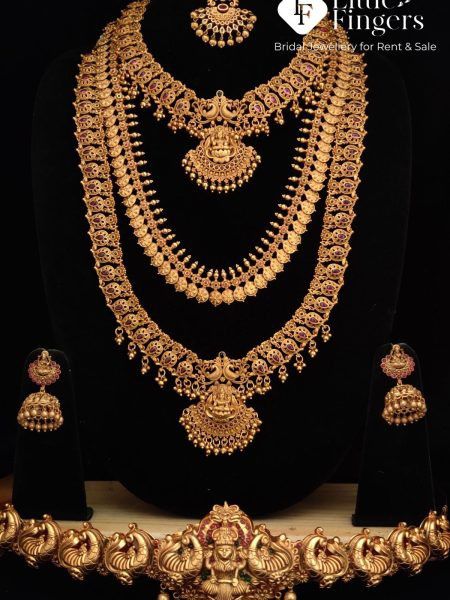 Bridal set Marriage Manifestation, Gold Jewellery Set, South Indian Bridal Jewellery, Gold Ideas, Indian Wedding Jewelry Sets, Bridal Necklace Designs, Sarees South Indian, Bridal Sarees South Indian, Marriage Ideas