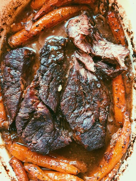 Top Blade Roast Recipes, Beef Blade Roast Slow Cooker, Bottom Blade Roast Recipes, Pork Blade Roast Recipes, Blade Roast Oven, Bone In Chuck Roast Recipes, Beef Chuck Blade Roast Recipes, Boneless Blade Roast, Bottom Blade Pot Roast