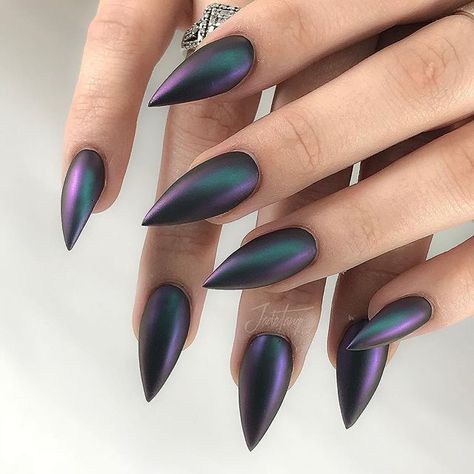 ❤мore@jнayetotнeworld Badass Nails, Stiletto Nails Short, Fiennes Tiffin, Witchy Nails, Stiletto Nail Art, La Nails, Amazing Nails, Gothic Nails, Beautiful Portraits