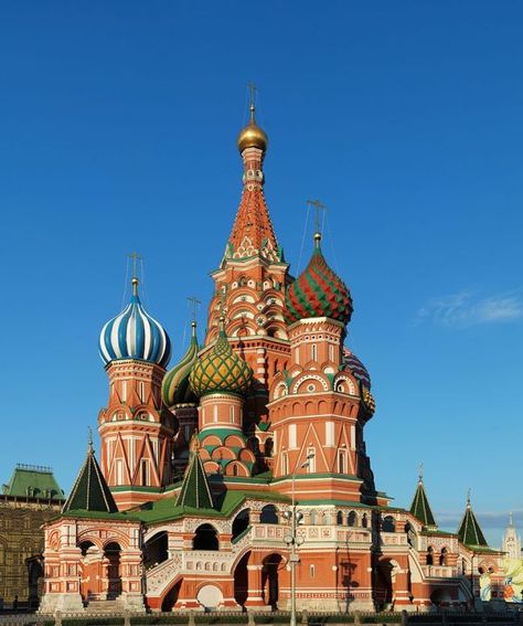 The bucket list of architecture and design…  10 Famous Buildings That You Absolutely MUST See Moscow Travel, Architecture Cool, St Basils Cathedral, St Basil's, Famous Architecture, Famous Monuments, Architecture Landmark, Famous Buildings, Chrysler Building