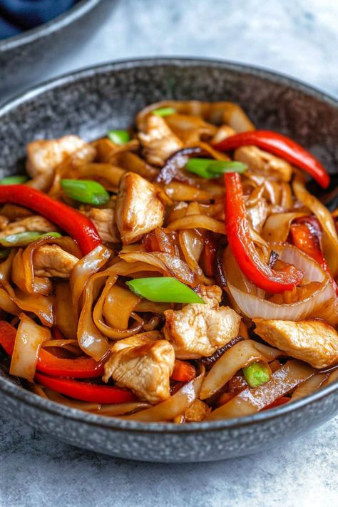 Chicken Chow Fun Recipe, Chicken Chow Fun, Wide Rice Noodles, Chow Fun Recipe, Chicken Tinga Recipe, Chow Fun, Broccoli Pasta Recipe, Marinara Recipe, Cantonese Cuisine