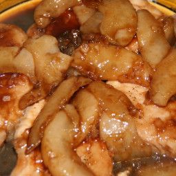 Pork Chops With Pears Recipe, Pear Glazed Pork Chops, Pork Chop And Pear Recipes, Pork Chops And Pears Recipe, Pork And Pears Recipe, Pork Chops And Pears, Pear Sauce Recipe, Maple Pork Chops, Pork Chop Sauce