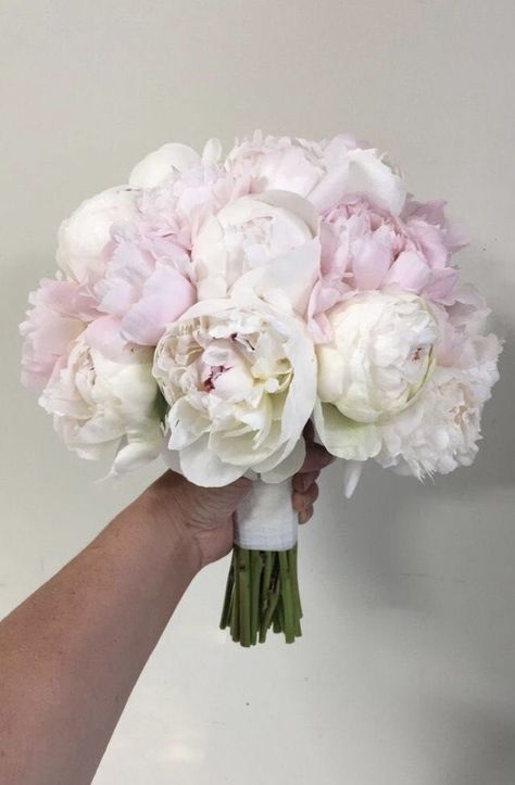 Pink Peony Bouquet Wedding, Blush Peony Bouquet, Pink Peonies Wedding, Brides Flowers Bouquet, White Peonies Bouquet, Pink Peonies Bouquet, Simple Wedding Bouquets, Bridal Bouquet Peonies, Peony Bouquet Wedding