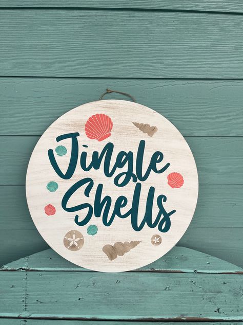 Add the perfect playful touch to your holiday decor with this Jingle Shells ROUND design! Not only will it get your guests in the Christmas spirit, but it's the ideal way to bring a beachy, coastal touch to your home without the need for any snow! So, go ahead and jam to the jingle without leaving the comfort of your own home! Surfboard Ornaments Diy, Coastal Christmas Signs, Beach Themed Christmas Party, Christmas By The Sea, Hawaiian Christmas Ornaments Diy, Christmas Coastal Decor, Beach Christmas Ideas, Ocean Christmas Decor, Diy Coastal Christmas Decor