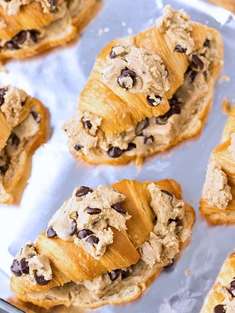 Dessert Croissant Recipe, Cookie Croissants, Croissant Cookie Recipe, Cookie Croissant, Croissant Cookie, Two Ingredient Desserts, Monster Cookie Dough, Baked Goat Cheese, Homemade Croissants