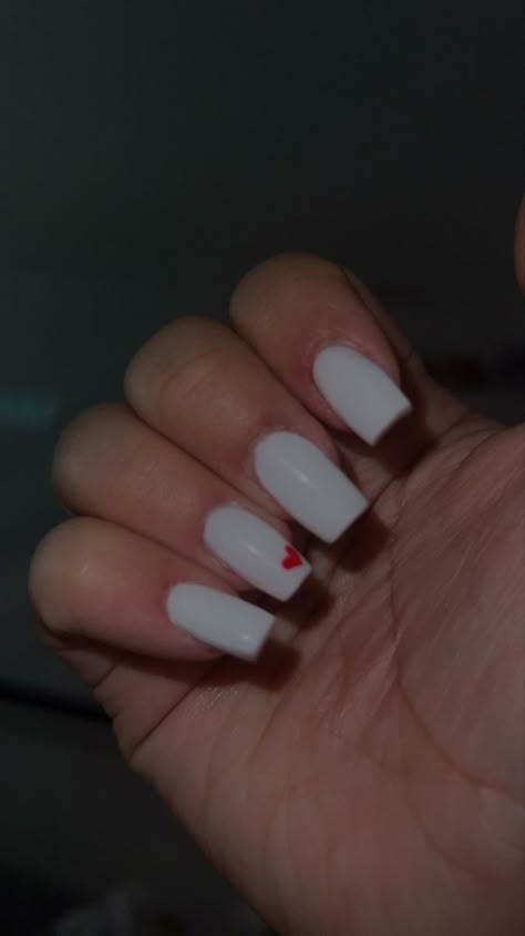 White Shirt Nails Ideas, Simple Valentines Day Nails Medium Length, White Polygel Nails Design, White With Heart Nails, Short Nail Inspo Acrylic, White Nails With A Heart, Basic Valentines Day Nails, Red And White Nails Short, White Nails With Red Heart