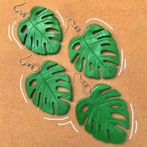 Leaf Earrings Diy, Plant Products, Leaf Clay, Monstera Leaf Earrings, Wire Jewelry Earrings, Clay Pieces, 3d Jewelry, Polymer Clay Dolls, Clay Jewelry Diy