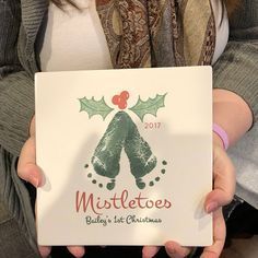 Mistletoes Footprint Craft, Baby Christmas Crafts, Baby Footprint Art, Christmas Baby Pictures, Footprint Keepsake, Baby Art Projects, Footprint Crafts, Baby Footprint, Footprint Art