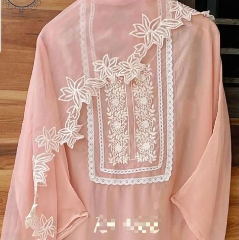 Organza Suits Indian Embroidery, Cutwork Suit Design, Organza Suits Indian, Punjabi Suits For Wedding, Organza Salwar Suit, Duptta Design, Organza Salwar, Lace Suits, Lace Designs On Suits