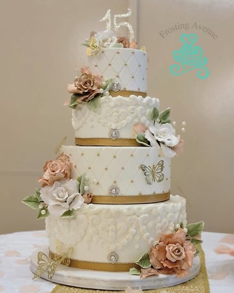 Champagne themed quinceanera cake. Quince Cake Designs, Quince Cakes Champagne, Quinceanera Champagne Theme, Simple Quince Cakes, Champagne Quince Cake, Champagne Quince Theme, Boho Quinceanera Theme, Cake Debut, Quince Cakes Quinceanera