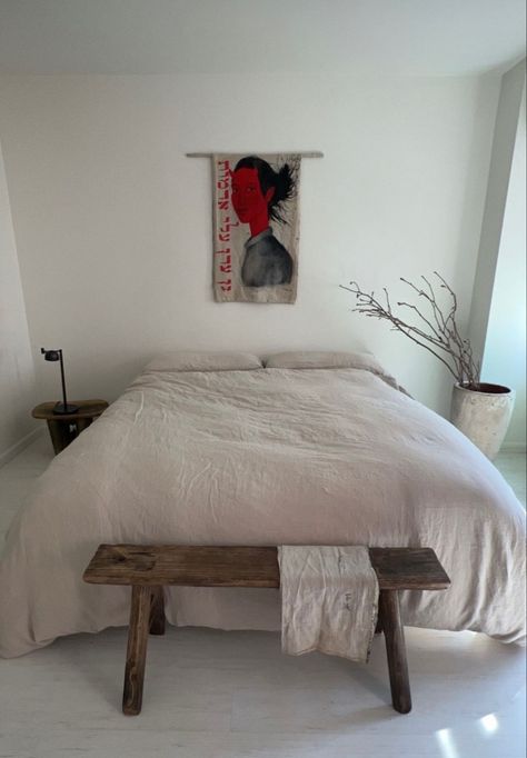 Wabi Sabi Outfit, Wabi Sabi Bed, Bedroom Wabi Sabi, African Bedroom, Japandi Wabi Sabi, Senufo Stool, Wabi Sabi Home Decor, Organic Modern Decor Bedroom, Minimal Decor