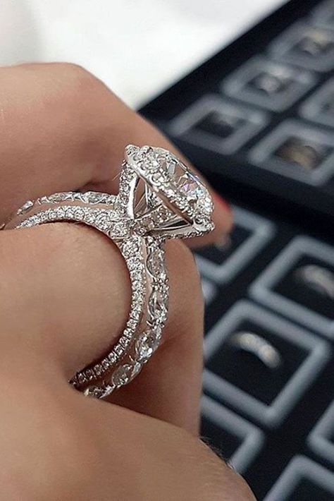 Beautiful Wedding Rings, Diamond Engagement Wedding Ring, White Gold Wedding Bands, Dream Engagement Rings, Engagement Rings Round, Round Diamond Engagement Rings, Beautiful Engagement Rings, Wedding Rings Unique, White Gold Engagement