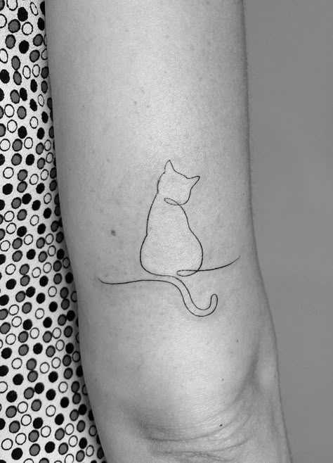 Back Of Cat Tattoo, Cat Sihoullete Tattoo, Simease Cat Tattoo, Cat Symbol Tattoo, Cat Head Tattoo Simple, Cat Linework Tattoo, Linework Cat Tattoo, Micro Cat Tattoo, Cat Tattoo Wrist