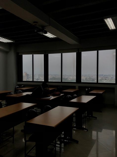 Classroom Cinematography, School Cinematography, University Classroom Aesthetic, University Corridor, University Classroom, Cinematic Aesthetic, University Students Life, Students Life, Christmas People