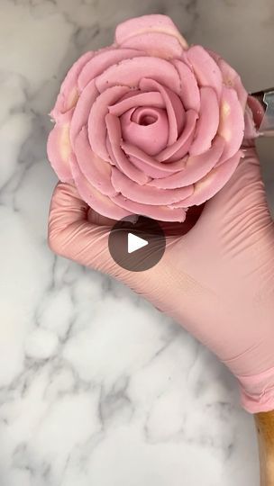 1.5K views · 246 reactions | Piping a buttercream rose in real time using Wilton tip number 125 Large Petal Tip! 🌹🧁

#buttercream #buttercreamroses #roses #rosecupcakes #cupcakes #cupcakedecorating #flowers #flowercupcakes #buttercreamflowers #piping #pipingtips #pipingflowers #pipingskills #wiltoncakes #americanbuttercream #bakingtherapy | Sweet Sisters | The Macarons Project · Too Sweet Wilton Tips, Piping Flowers, Buttercream Roses, Rose Cupcakes, Wilton Cakes, Flower Cupcakes, Piping Tips, Buttercream Flowers, Cup Cakes