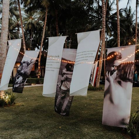 Oh so stunning ✨ We love the romantic feeling provided by incorporating poems and couple's pre-wedding pictures printed on fabric. Such a… Couple Photos Wedding Decor, Fabric Decor Wedding, Wedding Fabric Backdrop, Photo Gallery Wedding Decoration, Photo Corner Wedding, Wedding Photo Corner, Wedding Photo Decor, Photo On Fabric, Wedding Picture Backdrop